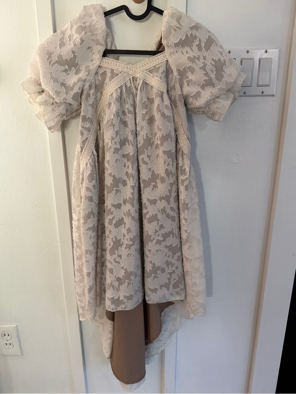 Joyfolie Cream Lace Formal Dress with Puff Sleeves